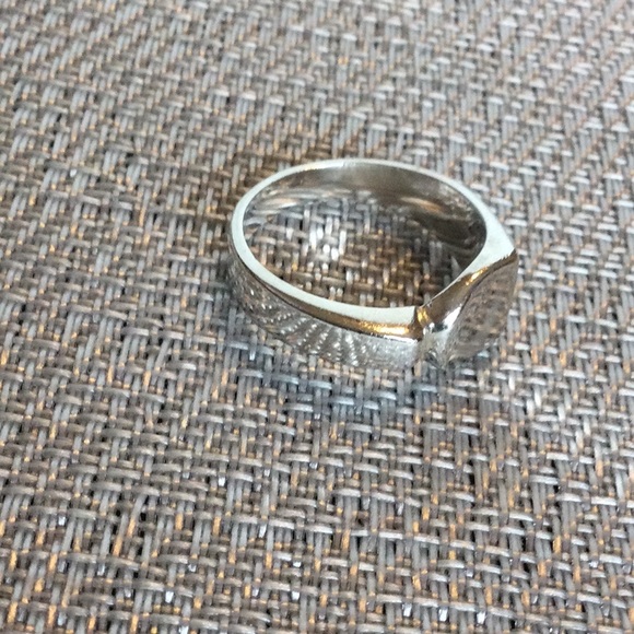 Silver Ring - Picture 3 of 6
